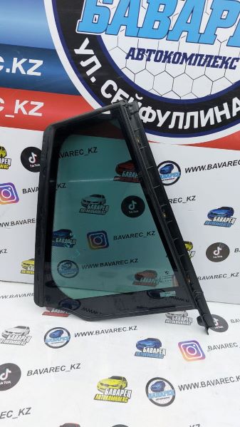 Боковое стекло F11 правое