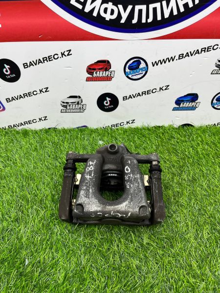 Тормозной суппорт E87 E81 E88 E82 передний R