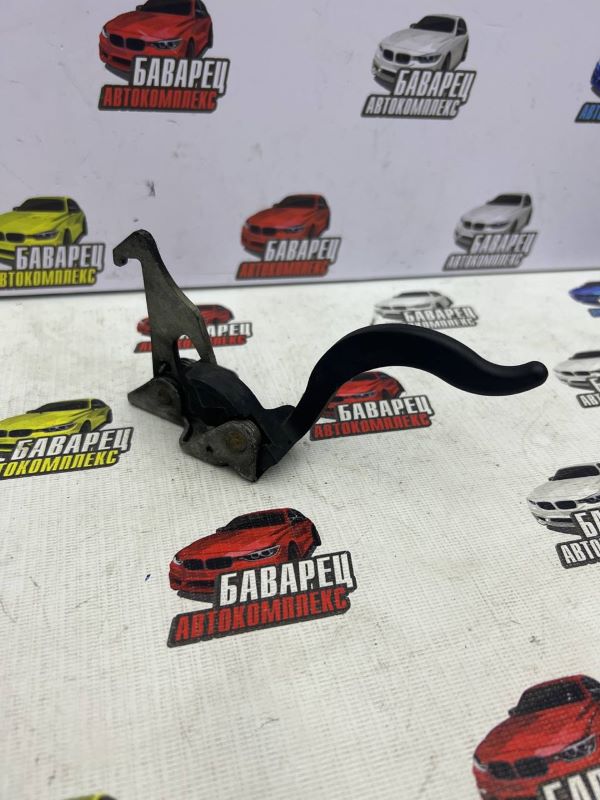 Крюк капота E53