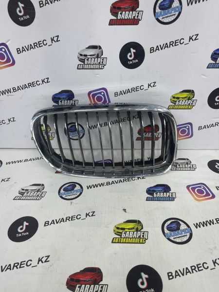 Решетка радиатора Е90 R рест 