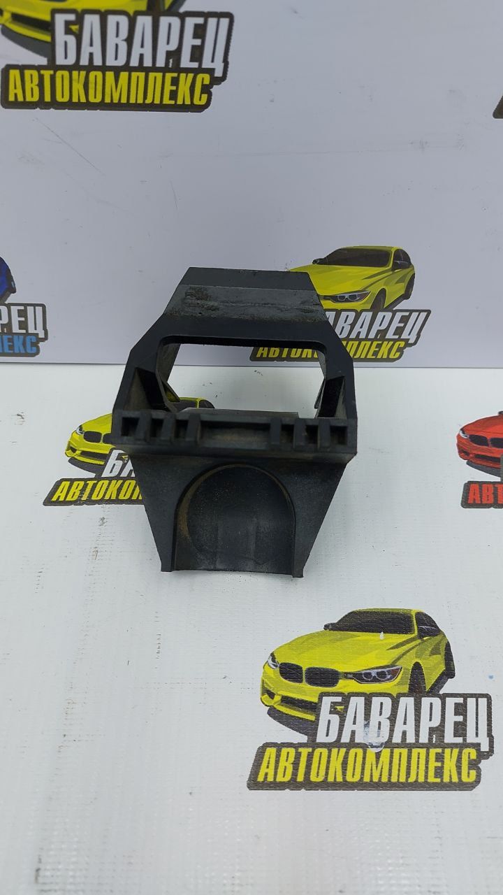 Крепление радиатора E46 низ L.R