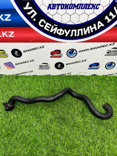 Патрубок с ГБЦ в термостат E82 E88 E89 E90 E91 E92 N54