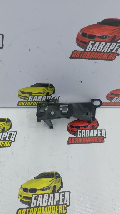 Крепление поворотника E46 L rest