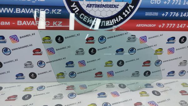 Стекло E90 переднее правое 