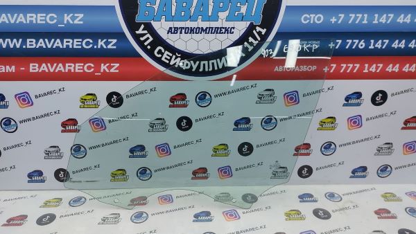 Стекло E90 переднее левое