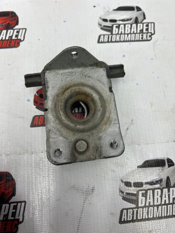 Замок капота E53 L